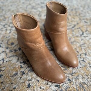 Nisolo Dari Boot in Almond